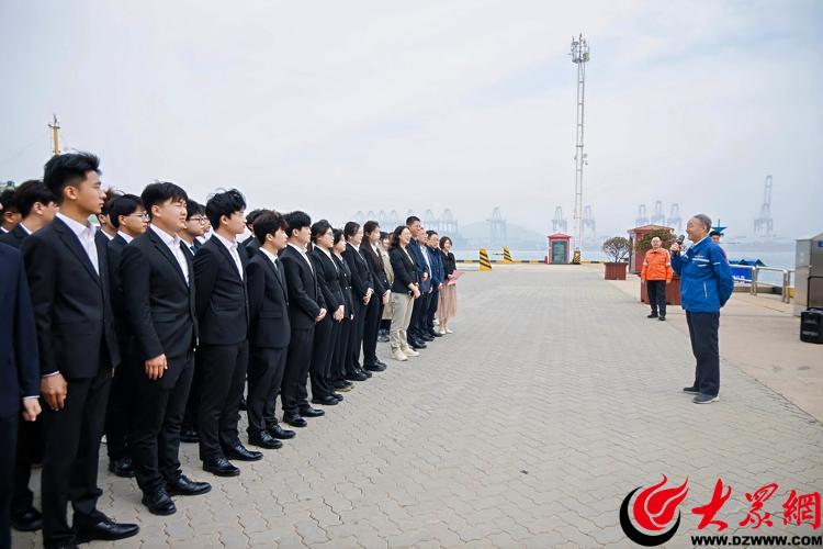 把思政课搬到现代港口：青岛职业技术学院“振超班”打造沉浸式“大思政课”