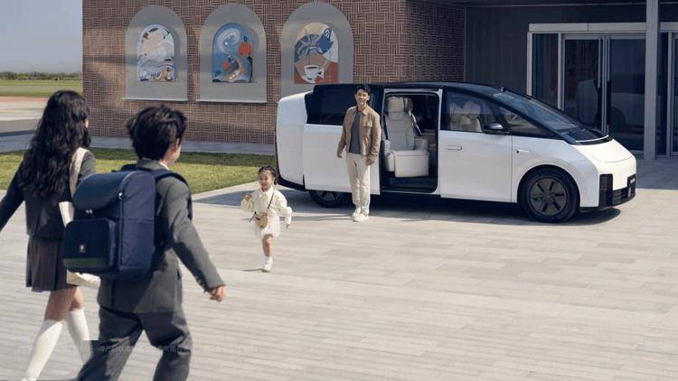 理想汽车2025上海车展：焕新车型引领家庭出行新风尚